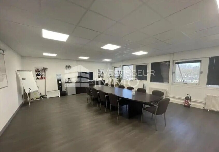 Flex in Noisy-le-Grand for lease - Building Photo - Image 3 of 4