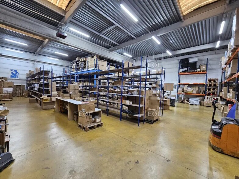 Flex in Villejuif for lease - Interior Photo - Image 2 of 11