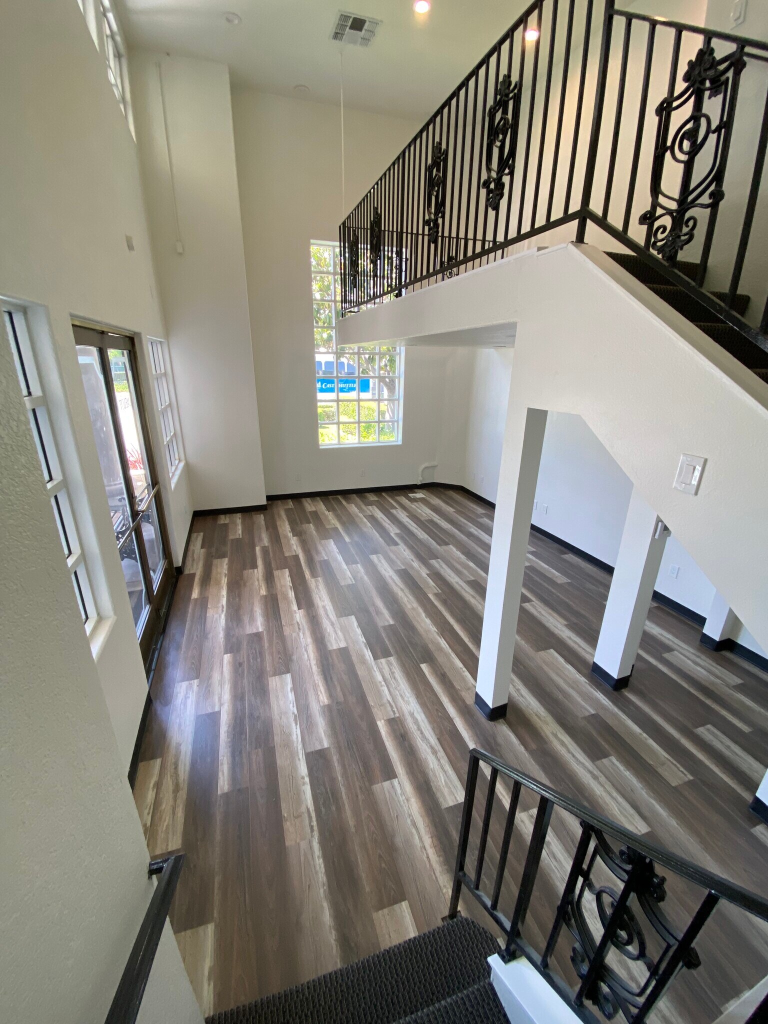 1520 S Harbor Blvd, Anaheim, CA for sale Interior Photo- Image 1 of 1