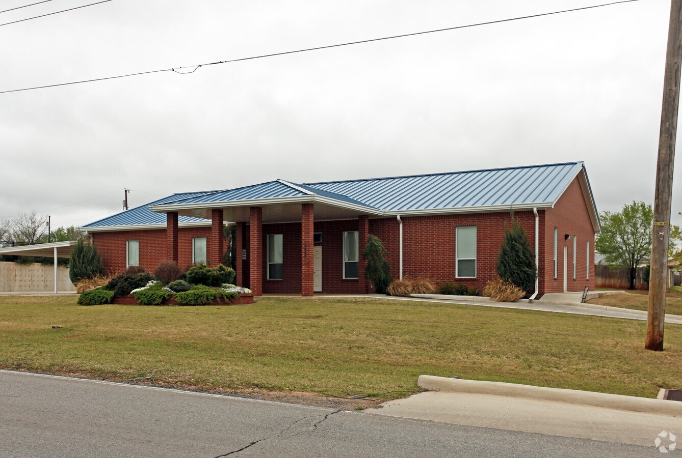 2400 S 29th St, Chickasha, OK 73018