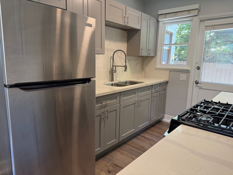 1311-1315 N Allesandro St, Los Angeles, CA for sale - Building Photo - Image 2 of 21