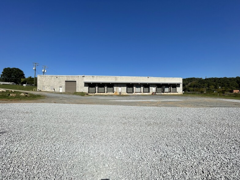 201 Perrow St, Altavista, VA for lease - Building Photo - Image 1 of 5