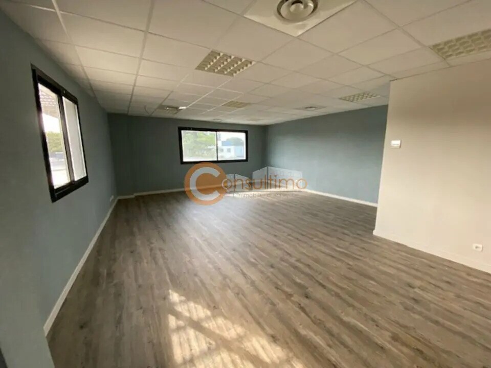 Office in La Teste-de-Buch for lease Interior Photo- Image 1 of 9
