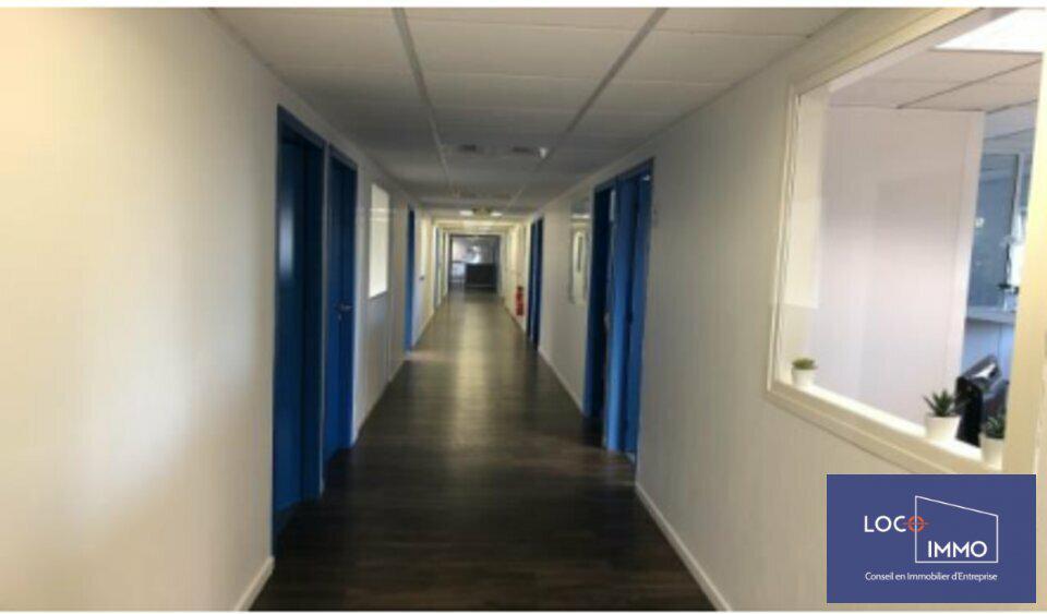 Flex in Pessac for lease - Interior Photo - Image 3 of 3