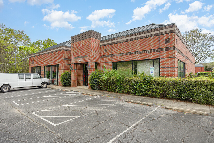 816 Springfield Commons Dr, Raleigh, NC for lease - Building Photo - Image 1 of 6