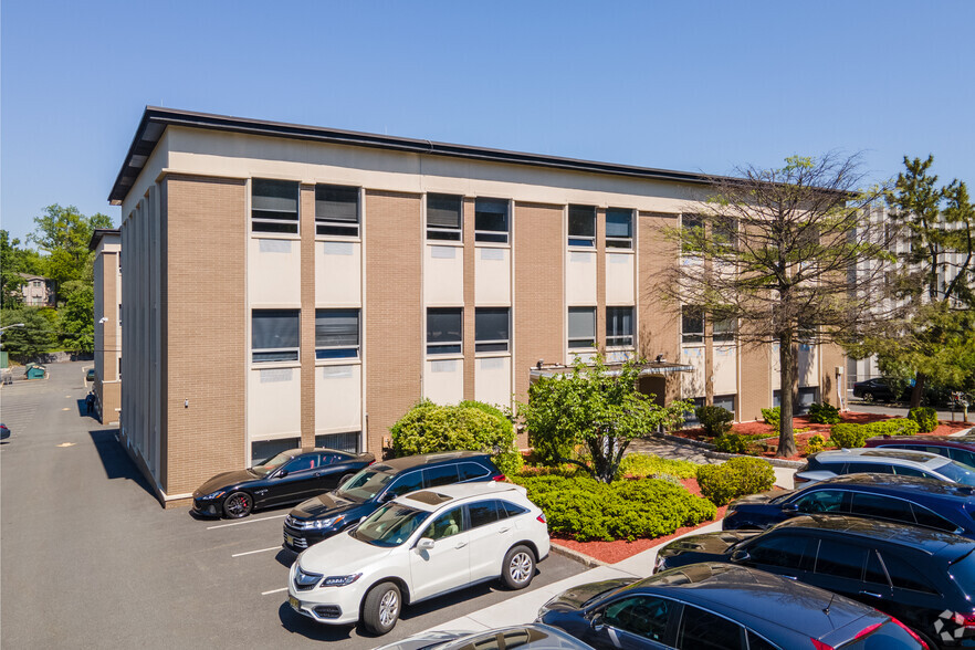 580 Sylvan Ave, Englewood Cliffs, NJ for lease - Building Photo - Image 2 of 3