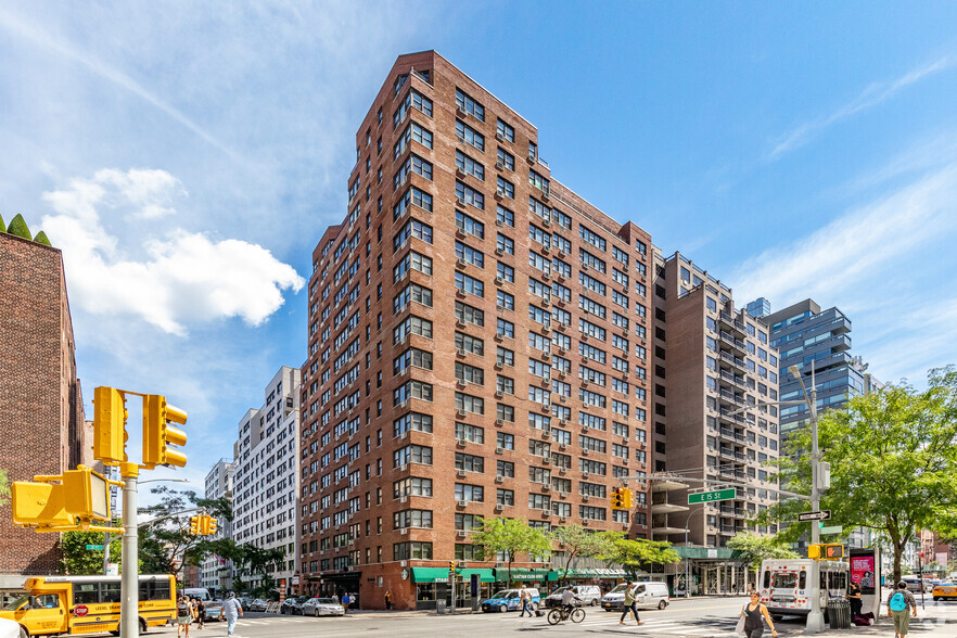 135 3rd Ave, New York, NY for sale - Primary Photo - Image 1 of 1