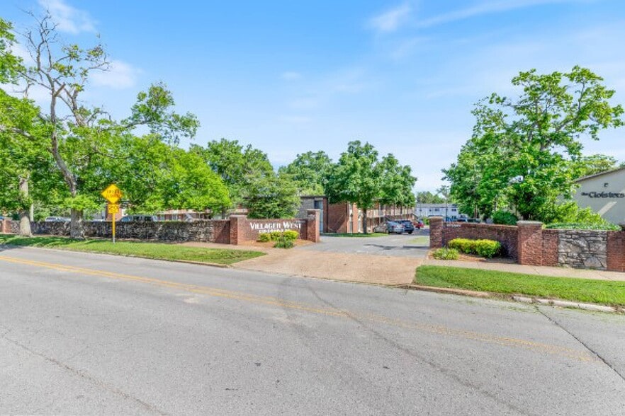 9-Condo Unit Portfolio portfolio of 9 properties for sale on LoopNet.com - Building Photo - Image 2 of 13