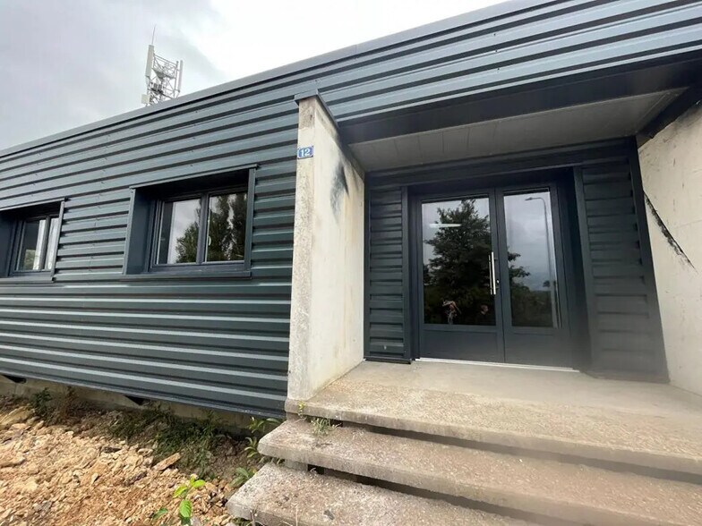 Flex in Besançon for lease - Building Photo - Image 1 of 6