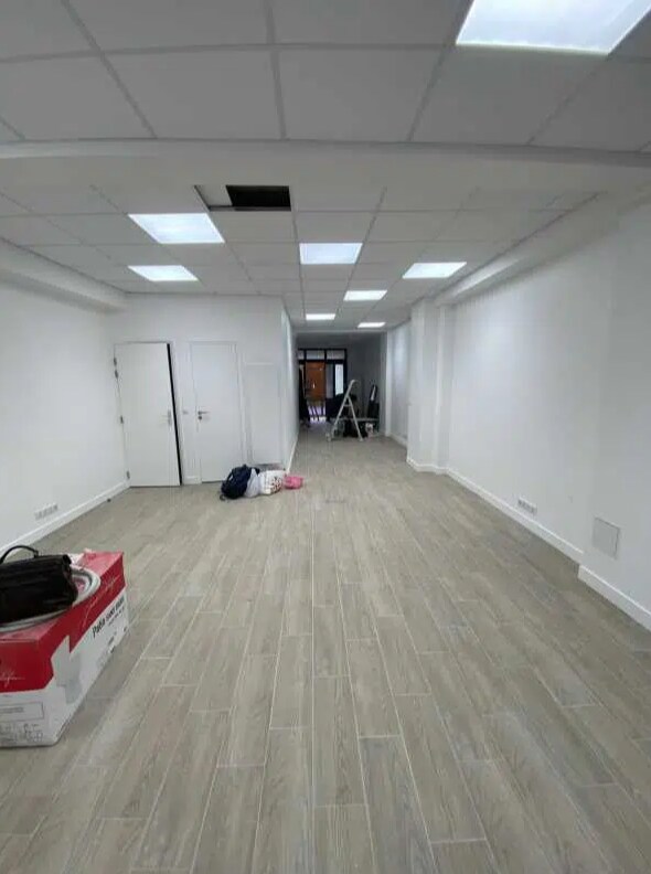 Office in Paris for lease Interior Photo- Image 1 of 7
