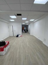 Office in Paris for lease Interior Photo- Image 1 of 7