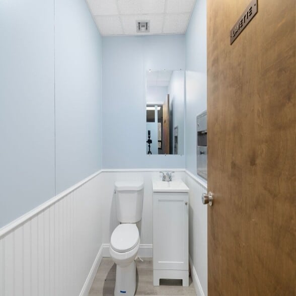 250 Wampanoag Trl, Riverside, RI for lease - Interior Photo - Image 3 of 16