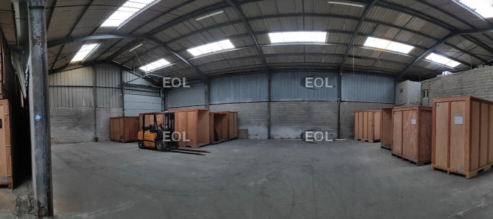 Industrial in Saint-Malo for lease - Interior Photo - Image 2 of 3