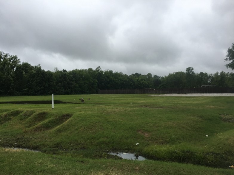 2415 Whitten Rd, Memphis, TN for sale - Building Photo - Image 2 of 5