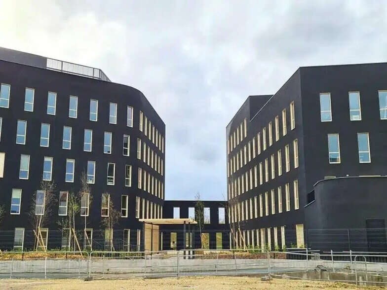 Office in Troyes for lease - Building Photo - Image 1 of 3