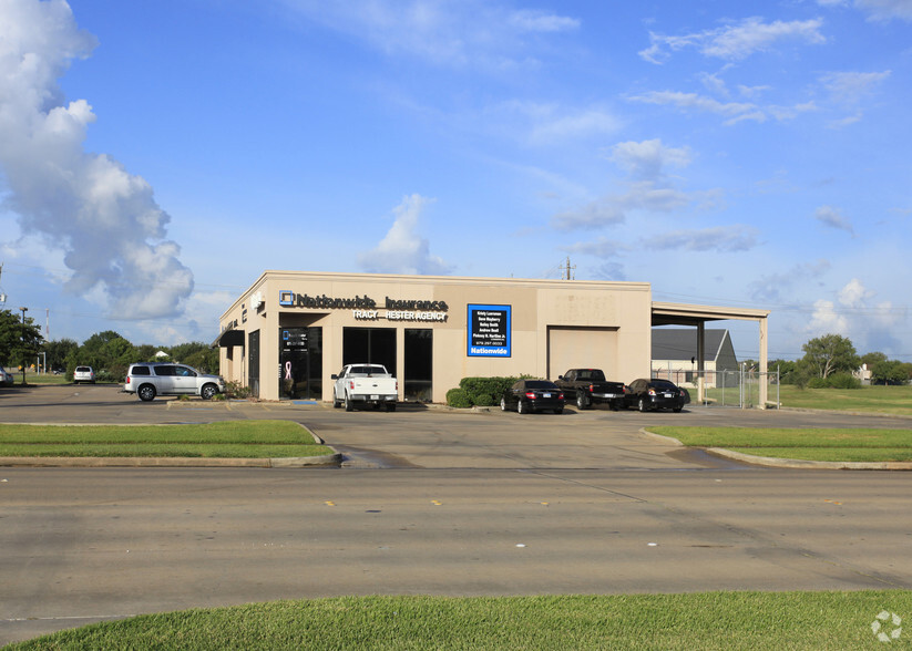 502 This Way, Lake Jackson, TX for sale - Primary Photo - Image 1 of 1