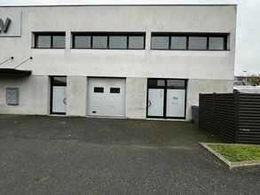 Retail in Limas for lease Building Photo- Image 2 of 2