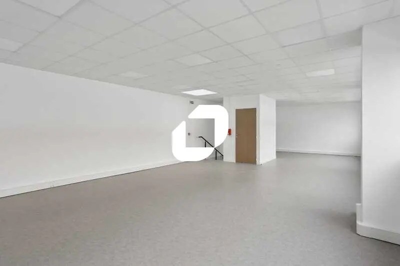 Office in Corbeil-Essonnes for lease - Interior Photo - Image 2 of 11