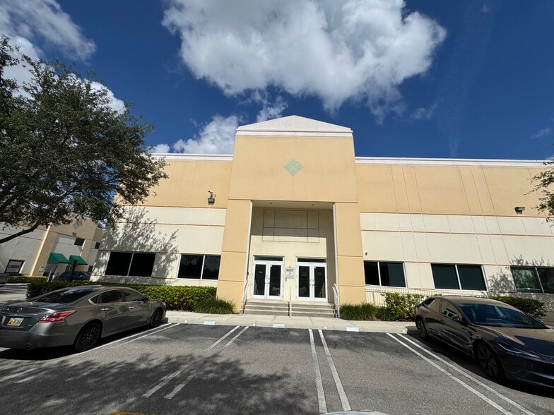 935 NW 31st Ave, Pompano Beach, FL for lease - Building Photo - Image 1 of 26