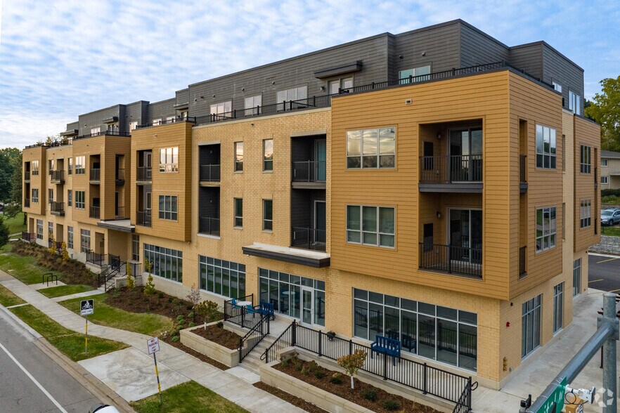 1689 Capital Ave, Madison, WI for sale - Primary Photo - Image 1 of 1