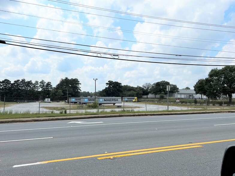 5585 Old Dixie Hwy, Forest Park, GA for sale - Building Photo - Image 3 of 3
