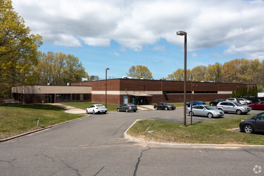 49 Natcon Dr, Shirley, NY for lease - Building Photo - Image 2 of 4