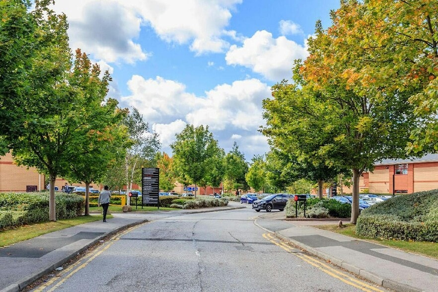 Bruntcliffe Rd, Morley for lease - Building Photo - Image 3 of 7