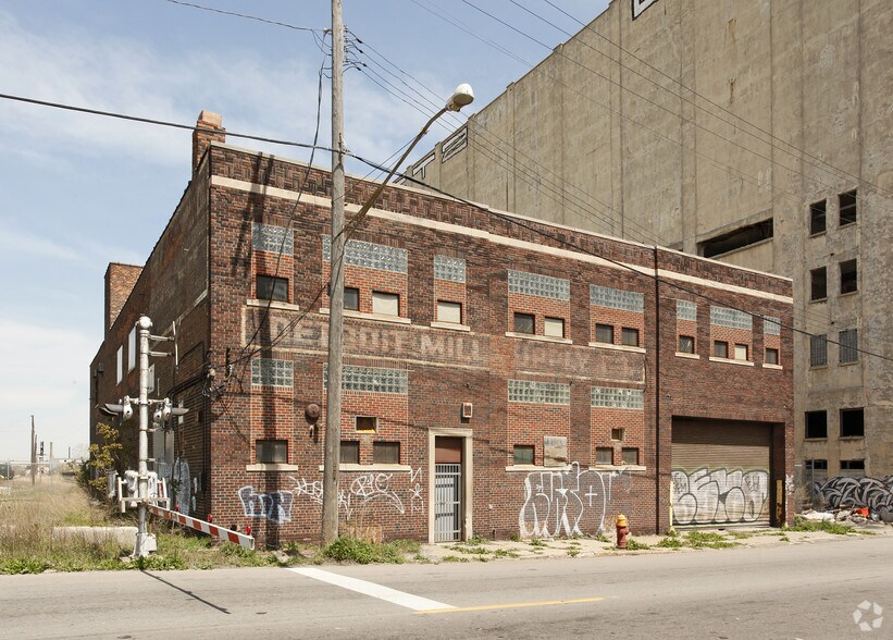 1909 E Ferry St, Detroit, MI for lease - Building Photo - Image 2 of 3