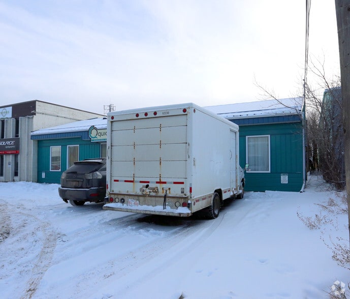 15627 112th Ave NW, Edmonton, AB for sale - Building Photo - Image 2 of 10