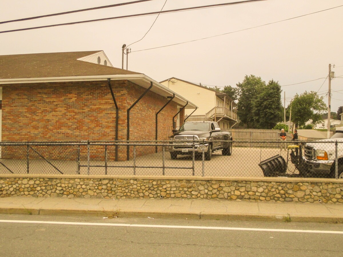 590 Killingly St, Johnston, RI 02919