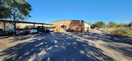 11803 N Garden St, Houston, TX for lease Building Photo- Image 2 of 11