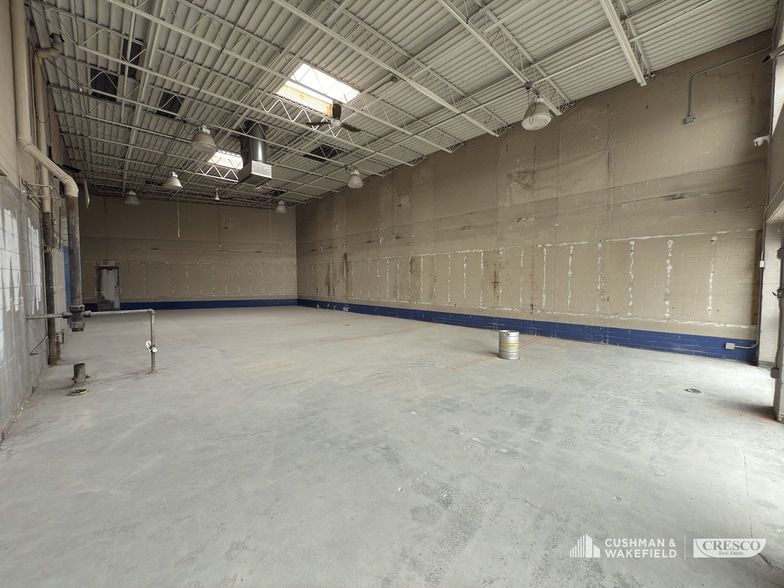 23360 Michelle Dr, Bedford Heights, OH for sale - Building Photo - Image 3 of 7