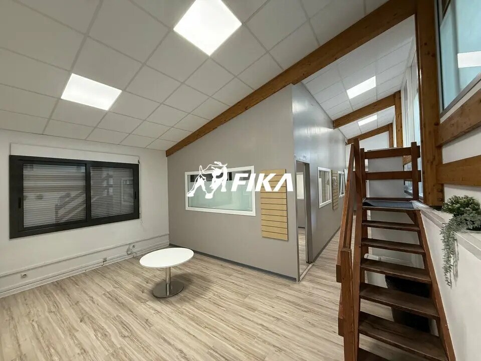 Location Bureaux 124 m² - Photo 1