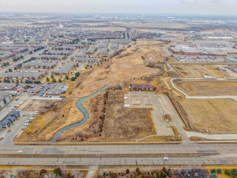 2730 Crossbridge Rd, Lincoln, NE for sale - Building Photo - Image 2 of 69