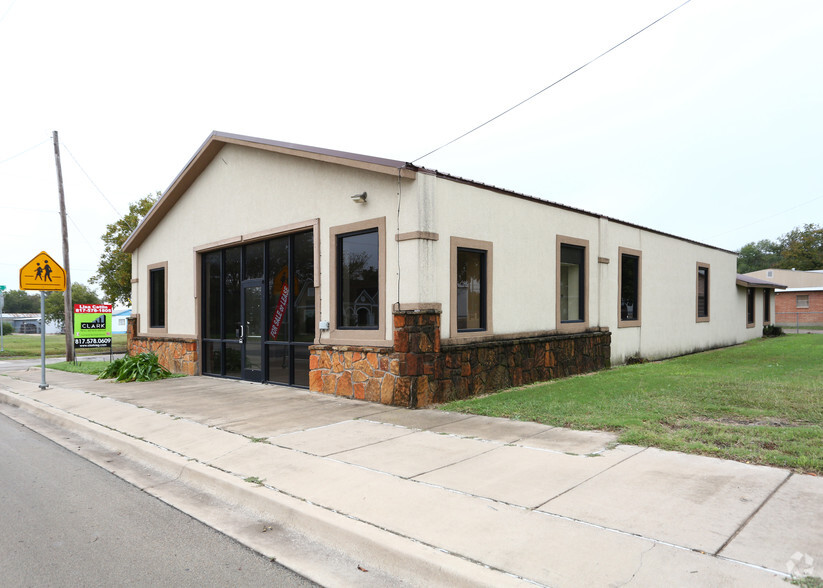 612 S Oak Ave, Mineral Wells, TX for sale - Building Photo - Image 1 of 1