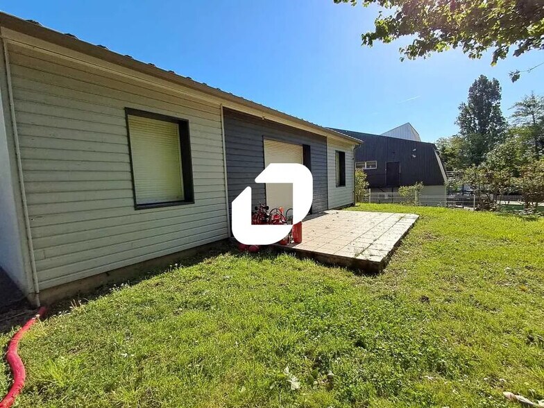 Retail in Artigues-près-Bordeaux for lease - Building Photo - Image 1 of 8