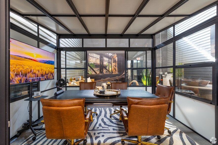 15431 Fitzhugh Rd, Dripping Springs, TX for sale - Interior Photo - Image 3 of 21