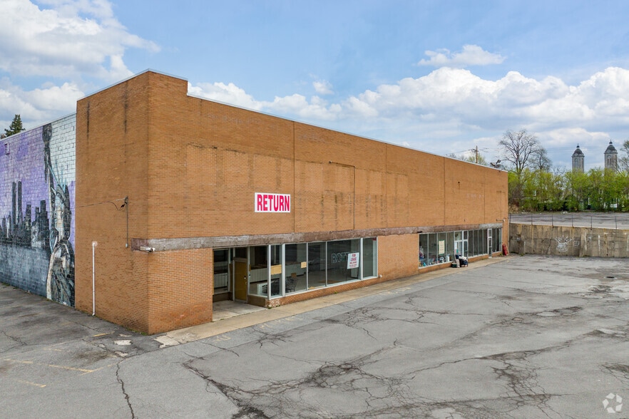 600 W Manlius St, East Syracuse, NY for lease - Building Photo - Image 2 of 8