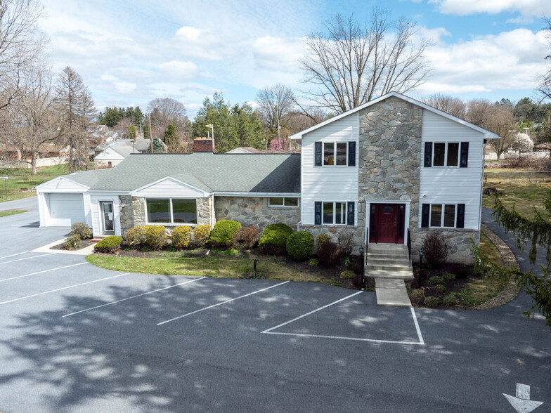 1402 Quentin Rd, Lebanon, PA for lease - Primary Photo - Image 1 of 7