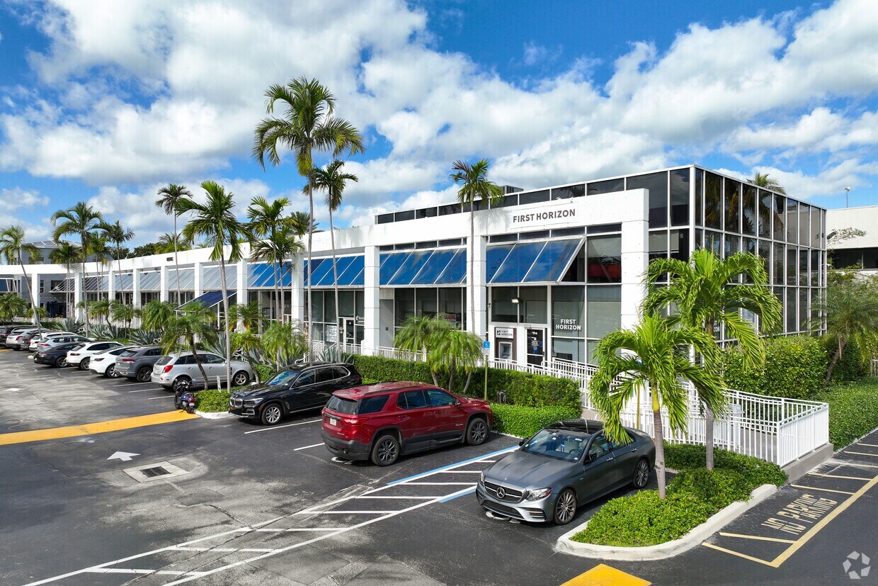 260 Crandon Blvd, Key Biscayne, FL for lease Building Photo- Image 1 of 1
