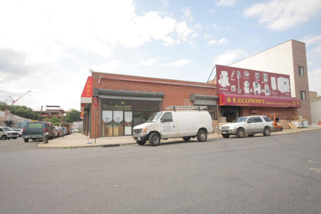 13101 Sanford Ave, Flushing, NY for lease Building Photo- Image 1 of 1