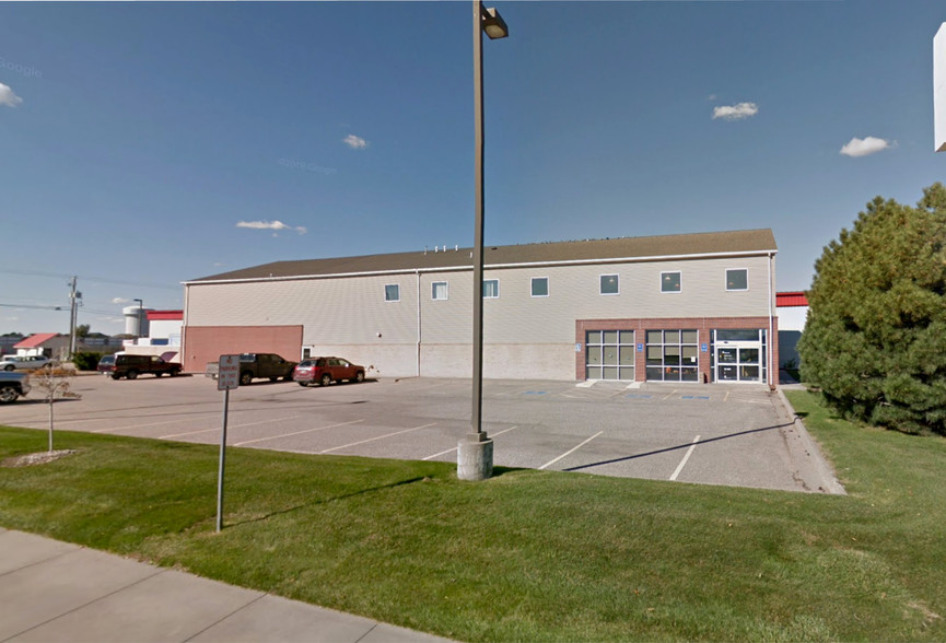 221 W 44th St, Kearney, NE for lease - Primary Photo - Image 1 of 2