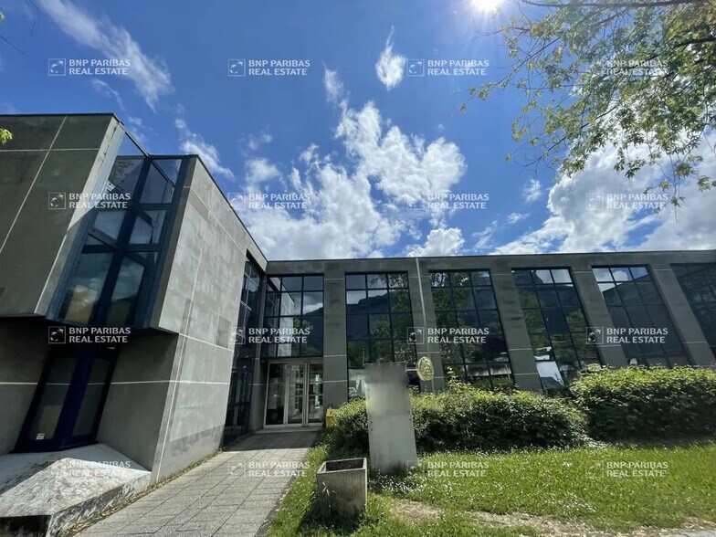 Office in Meylan for lease - Building Photo - Image 3 of 3
