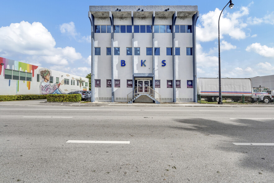 5465 NW 36th St, Miami, FL for lease - Building Photo - Image 1 of 47