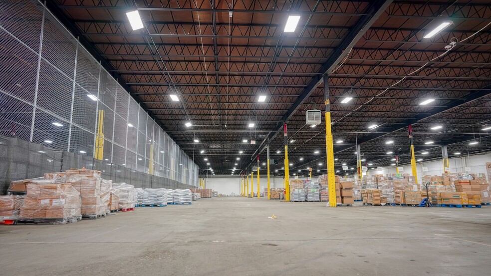 300 Michael Dr, Syosset, NY for lease - Building Photo - Image 2 of 6