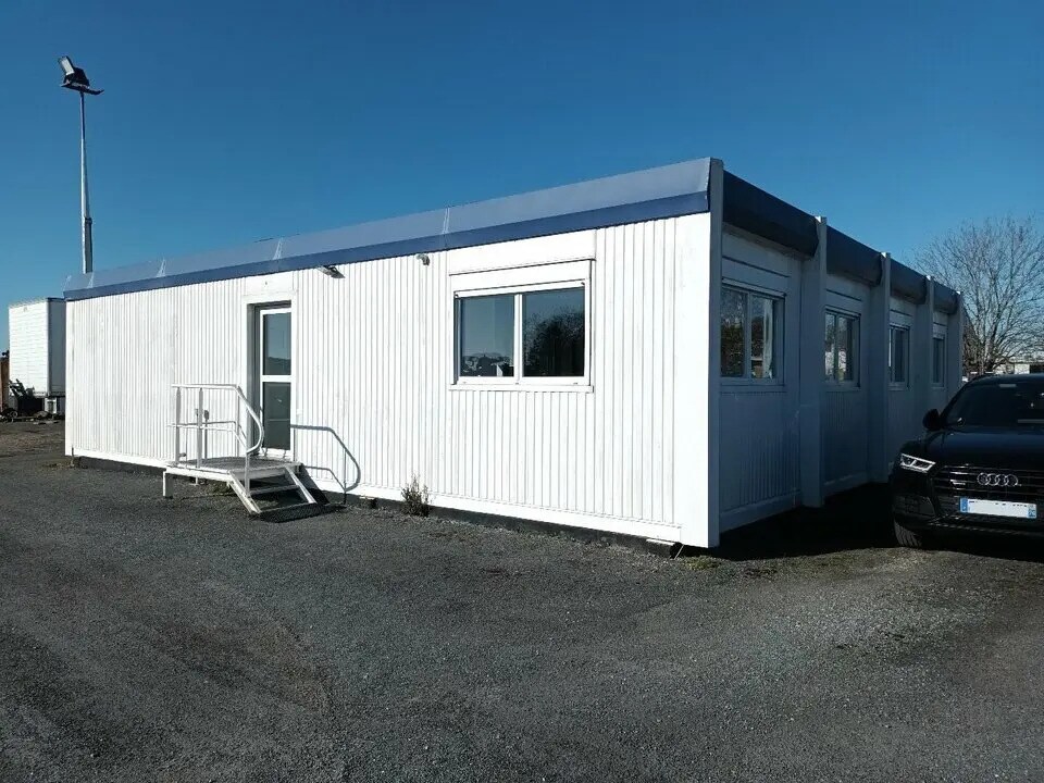 Office in Octeville-sur-Mer for lease Building Photo- Image 1 of 3