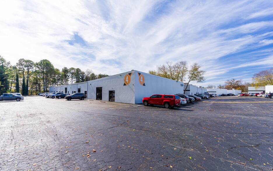 1000 Holcomb Woods Pky, Roswell, GA for lease - Building Photo - Image 2 of 4