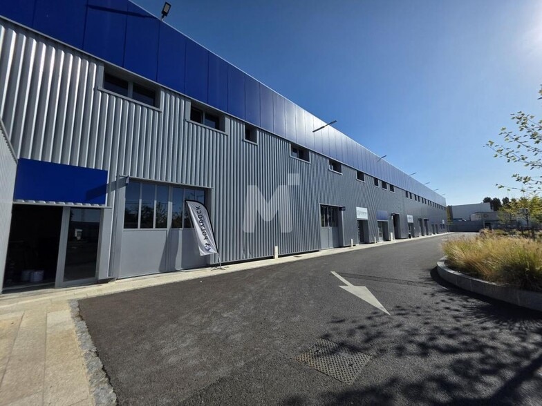 Flex in Vaux-le-Pénil for lease - Building Photo - Image 3 of 11