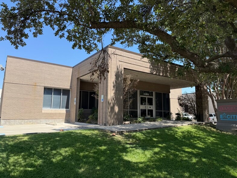 4393 Sunbelt Dr, Addison, TX for lease - Building Photo - Image 1 of 33