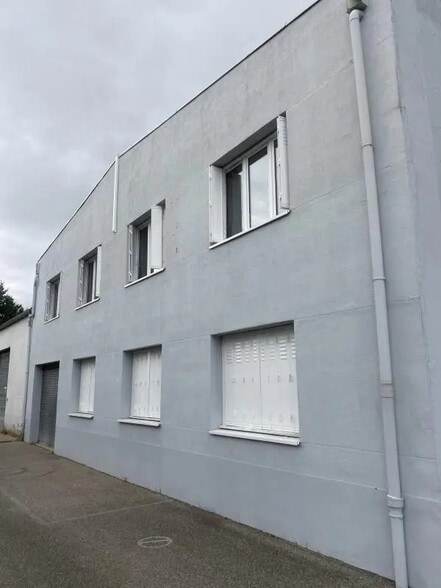 3 Rue Jean Macé, Saint-Symphorien-d'Ozon for lease - Building Photo - Image 2 of 6